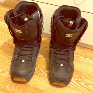 DC snowboarding boots
